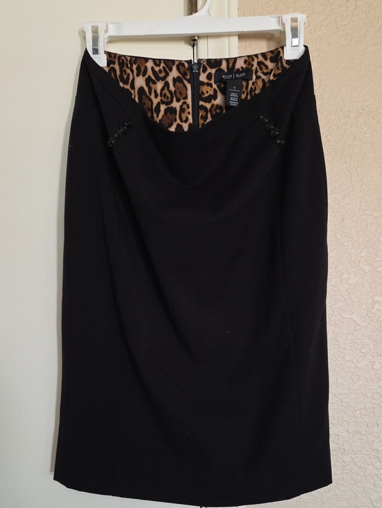 White House Black Market Dresses & Skirts - White House Black Market Black Pencil Skirt with Leopard Lining